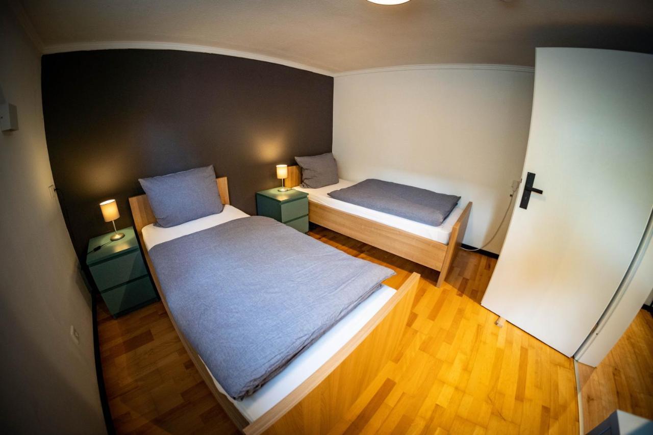 Gemuetliche 2-Zimmer Souterrain Wohnung Дюселдорф Екстериор снимка