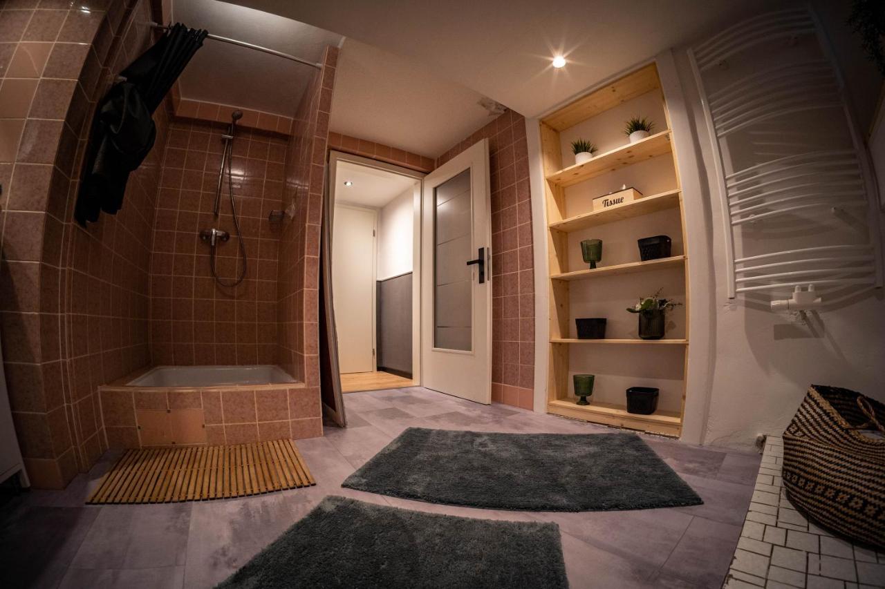 Gemuetliche 2-Zimmer Souterrain Wohnung Дюселдорф Екстериор снимка
